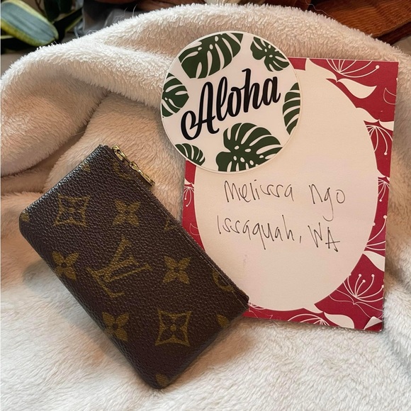 Authentic Louis Vuitton Key Cles in Monogram - Picture 2 of 11